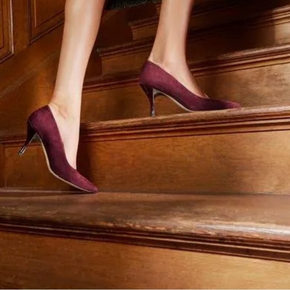 Donald J Pliner
Elegant Burgundy Suede Heels - Picture 3 of 3